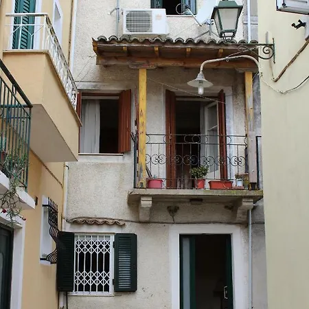 Polykarpos Traditional House * Chlomos